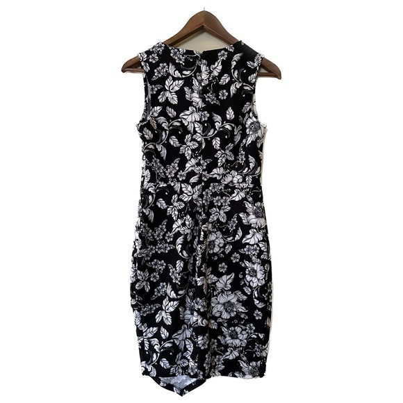 Black and white floral print summer dress, plunge neckline size small - Picture 2 of 4